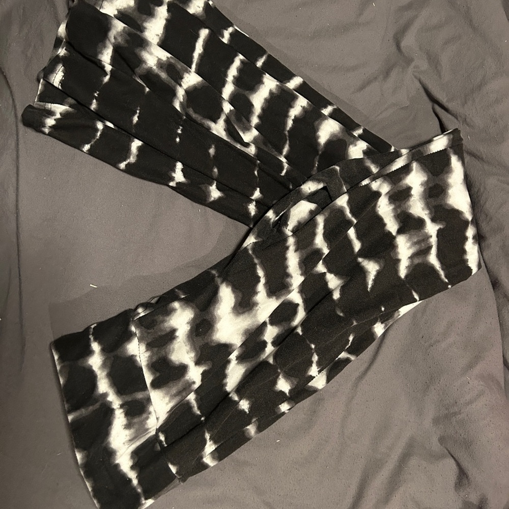 Bell bottom leggings